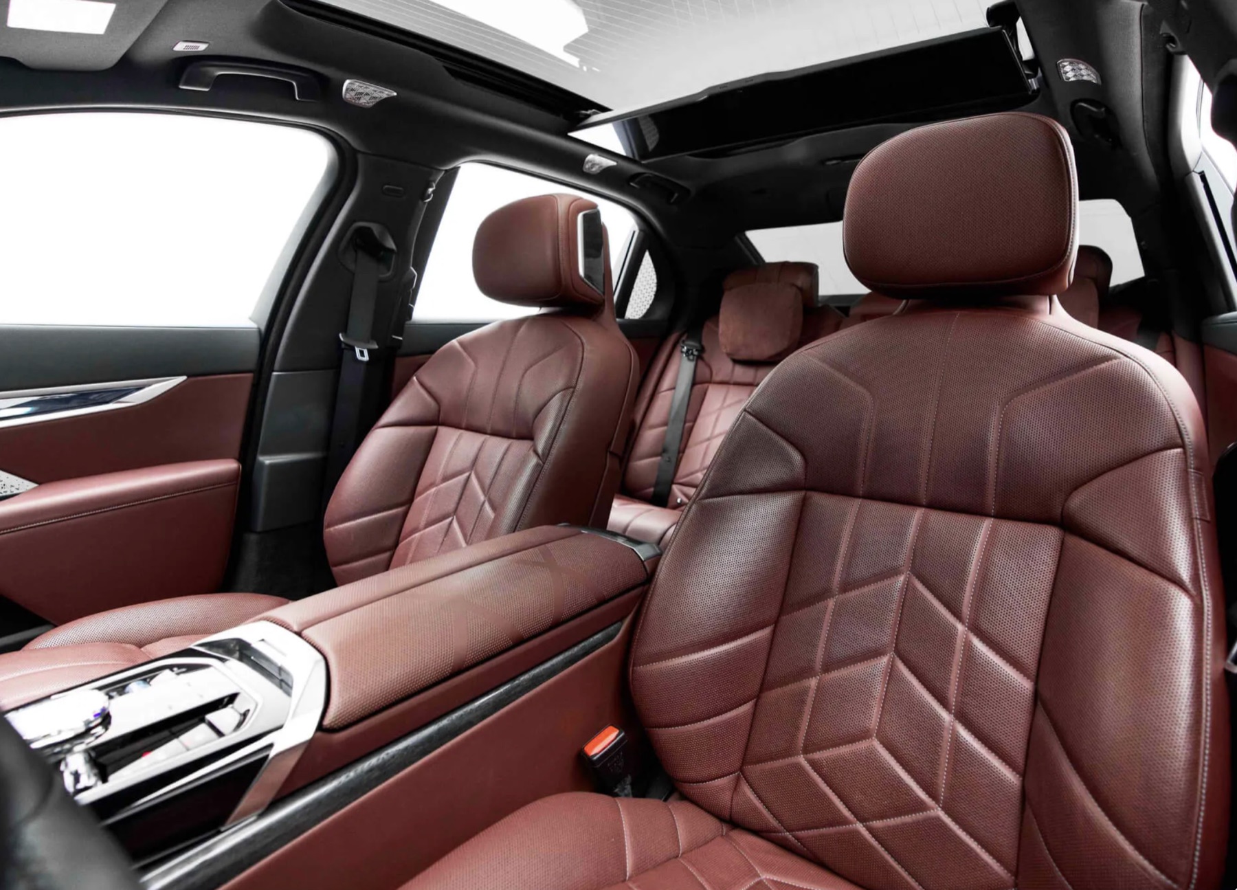 BMW 740i кокпит details
