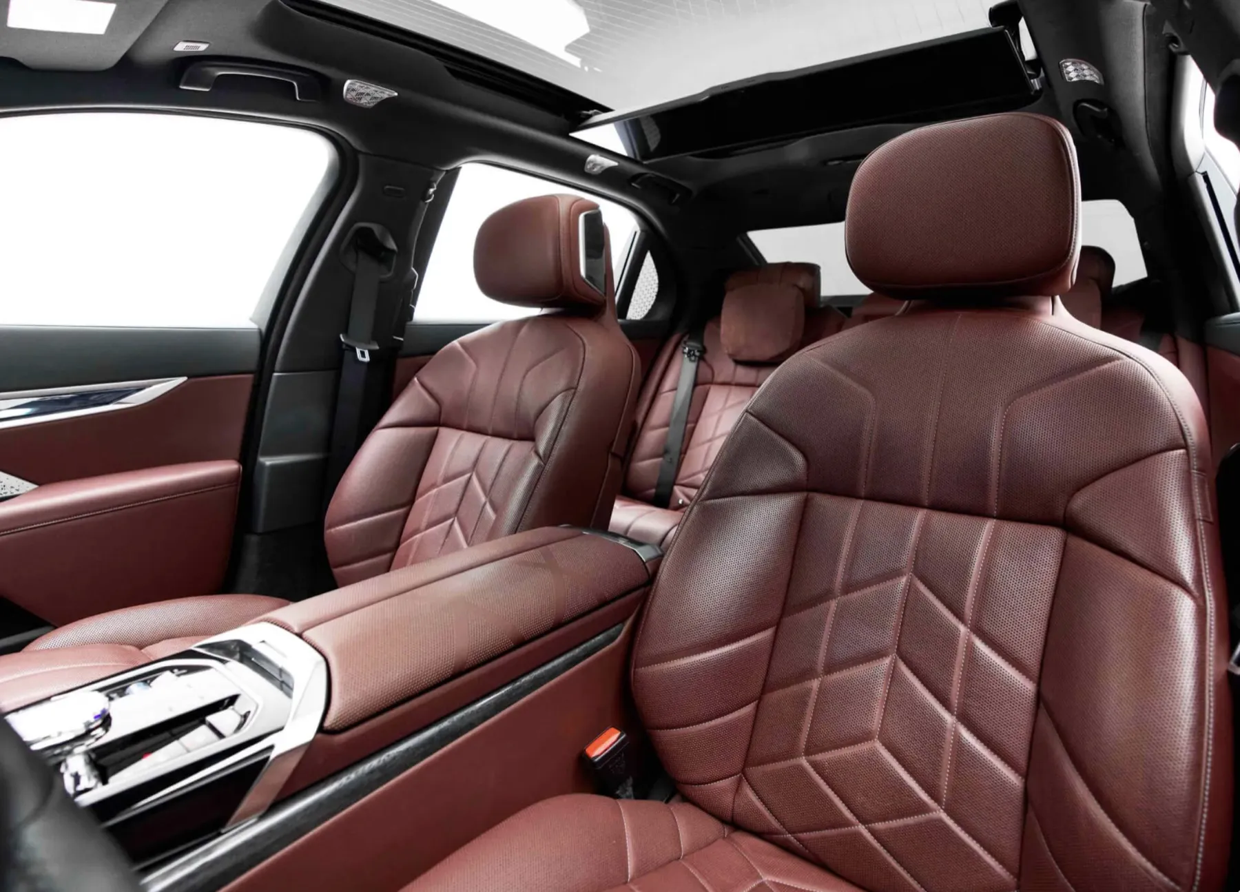 BMW 740i кокпит details