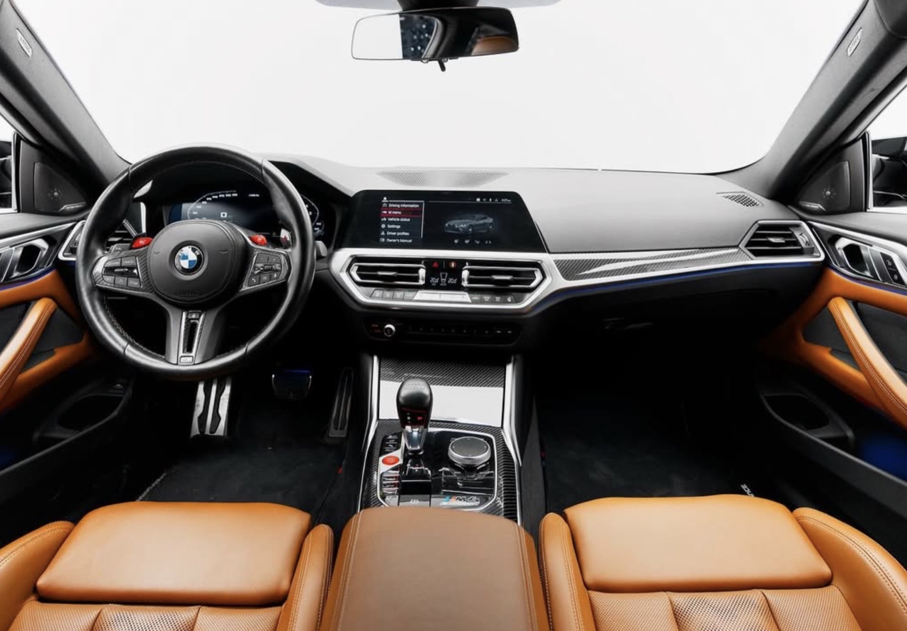 BMW M4 кокпит details