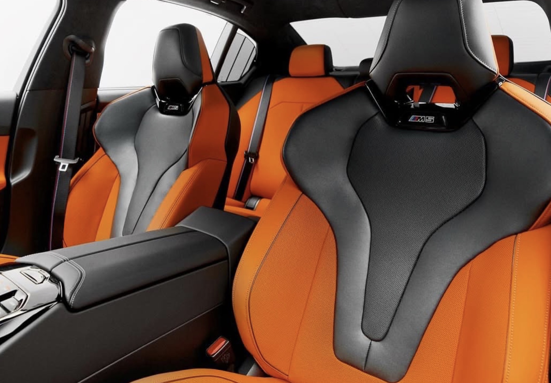 BMW M5 G90 кокпит details