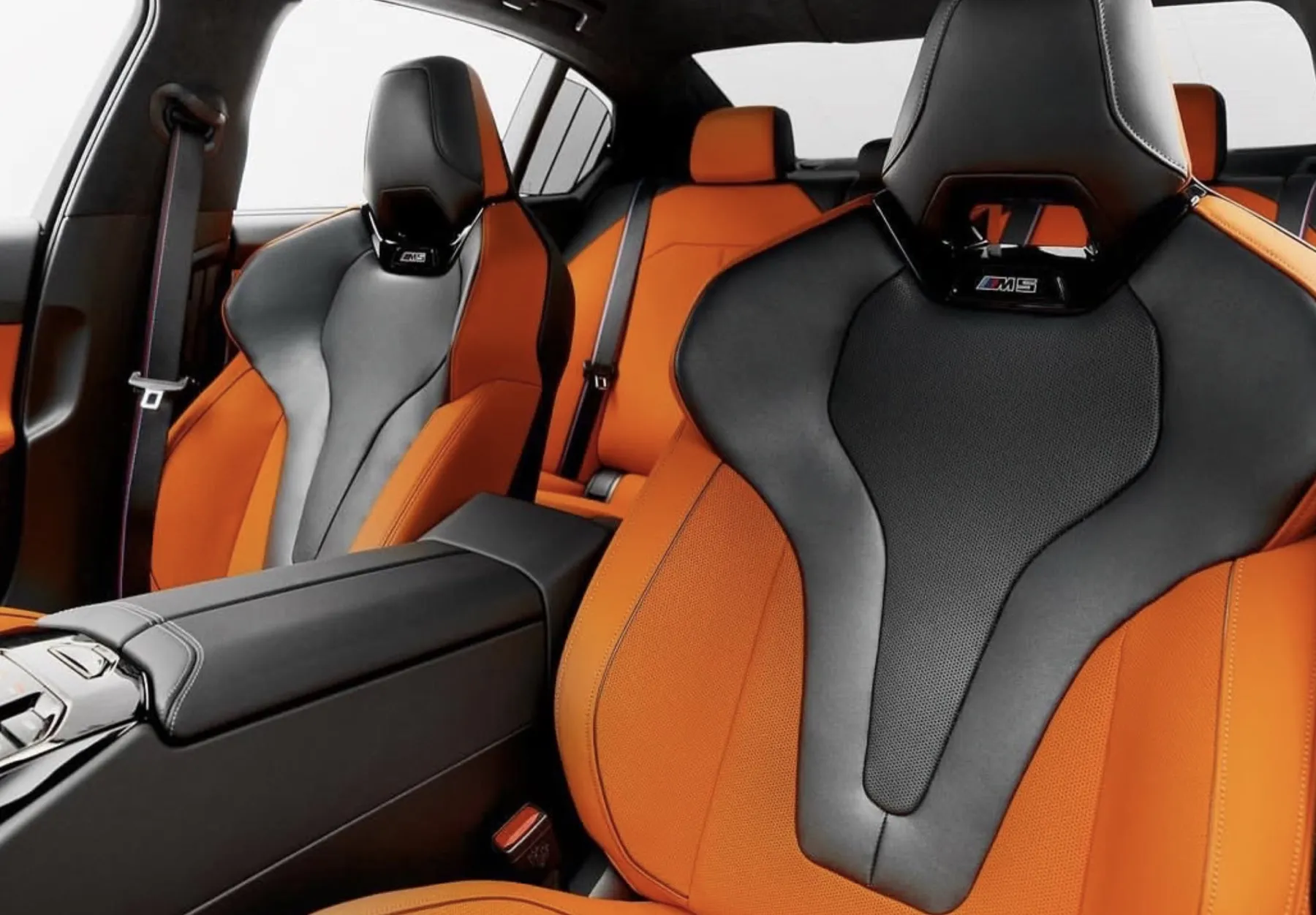 BMW M5 G90 кокпит details