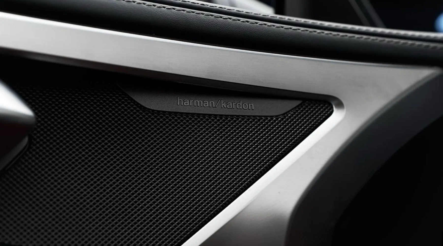 BMW M840i premium audio detail