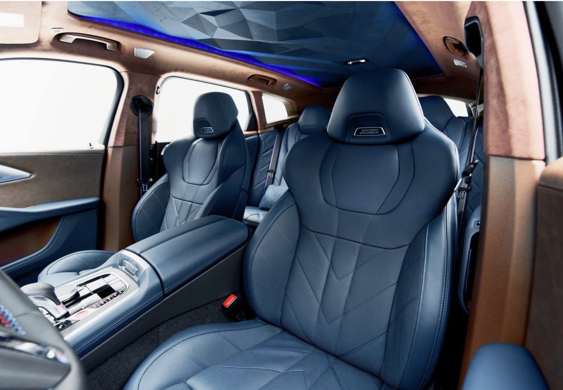 BMW XM Blue driver кокпит