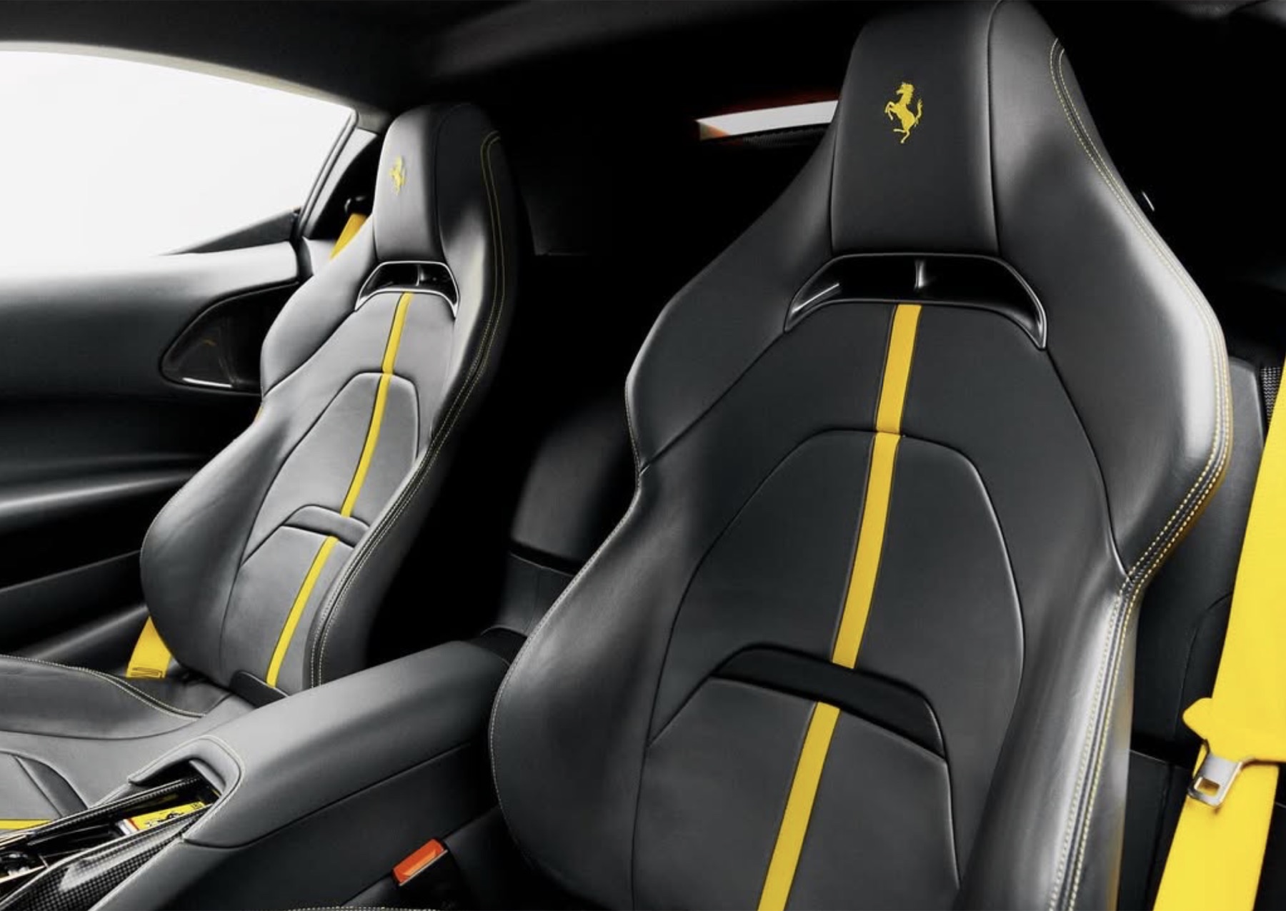 Ferrari SF90 Red кокпит details