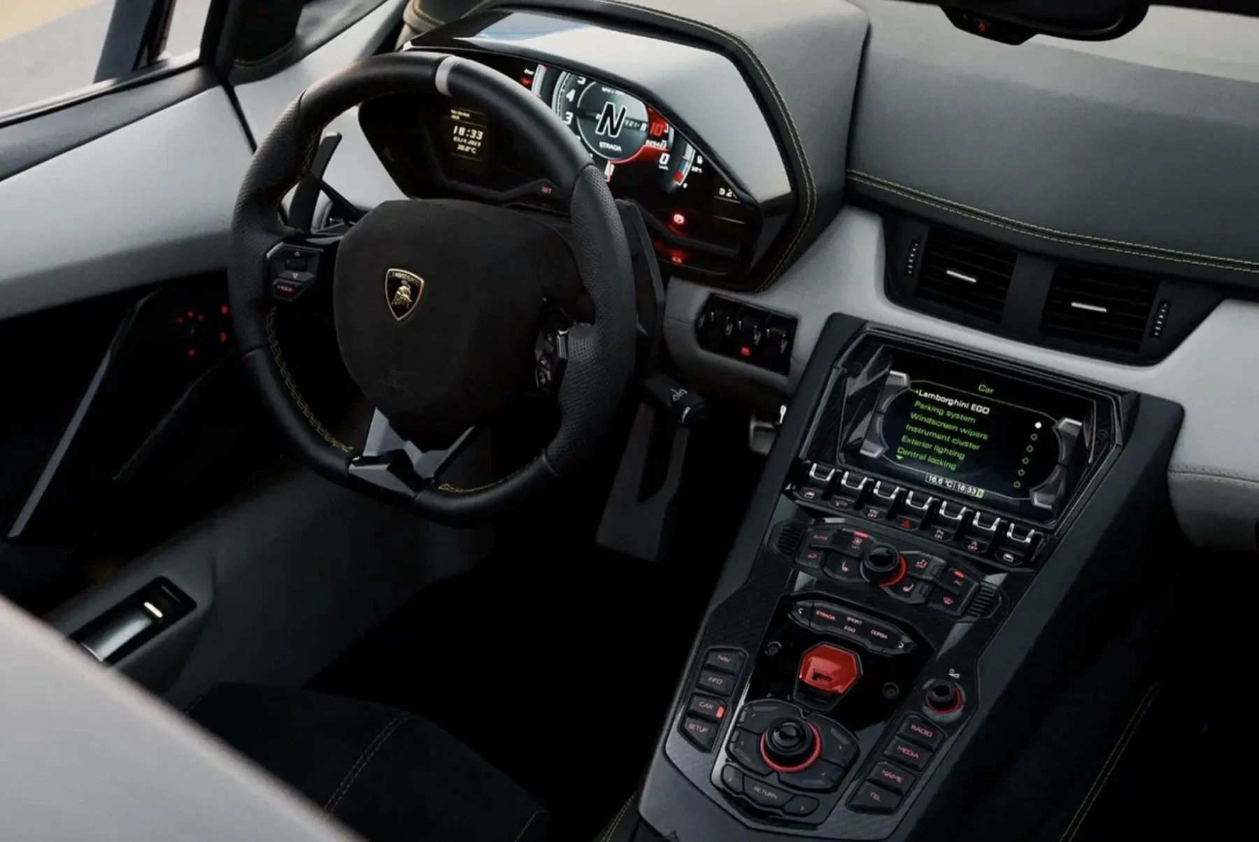 Lamborghini Aventador SV side profile