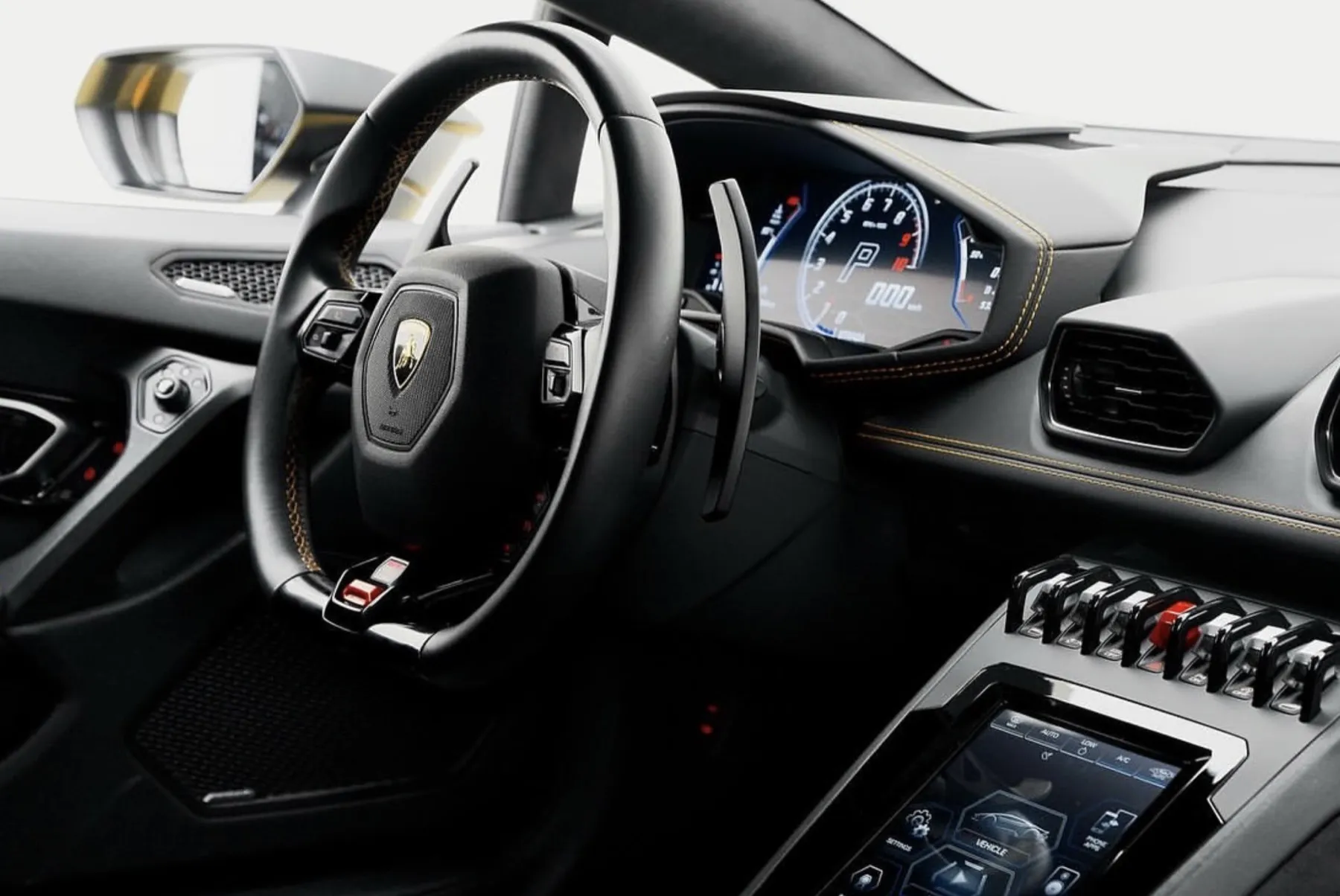 Lamborghini Huracan Evo купе кокпит details