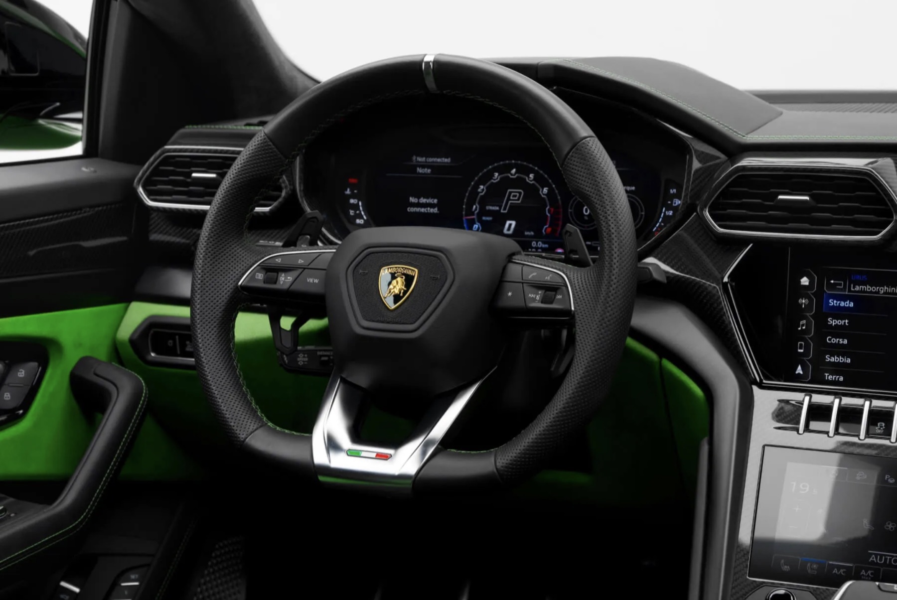 Lamborghini Urus кокпит details