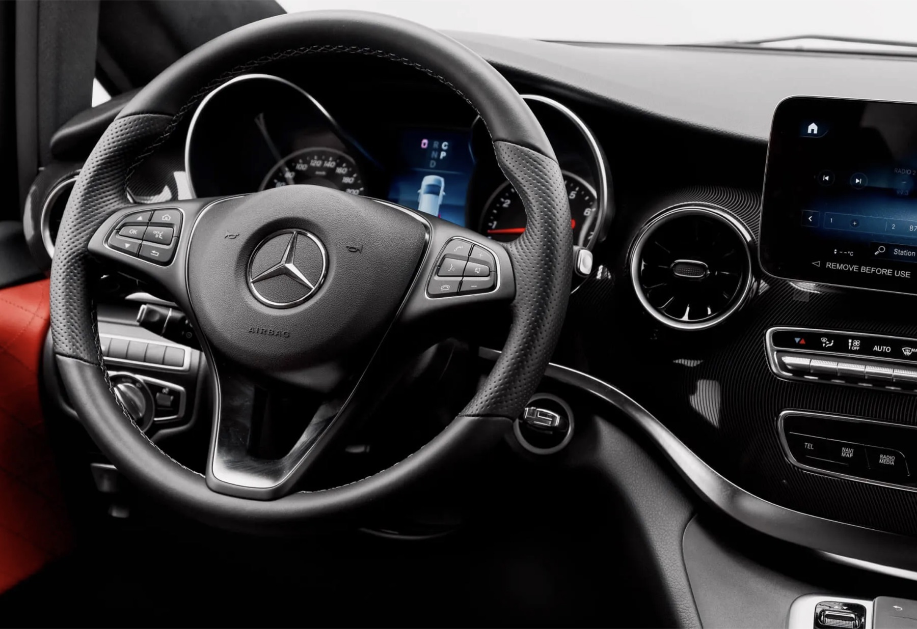 Mercedes V-Line Falcon Edition кокпит details