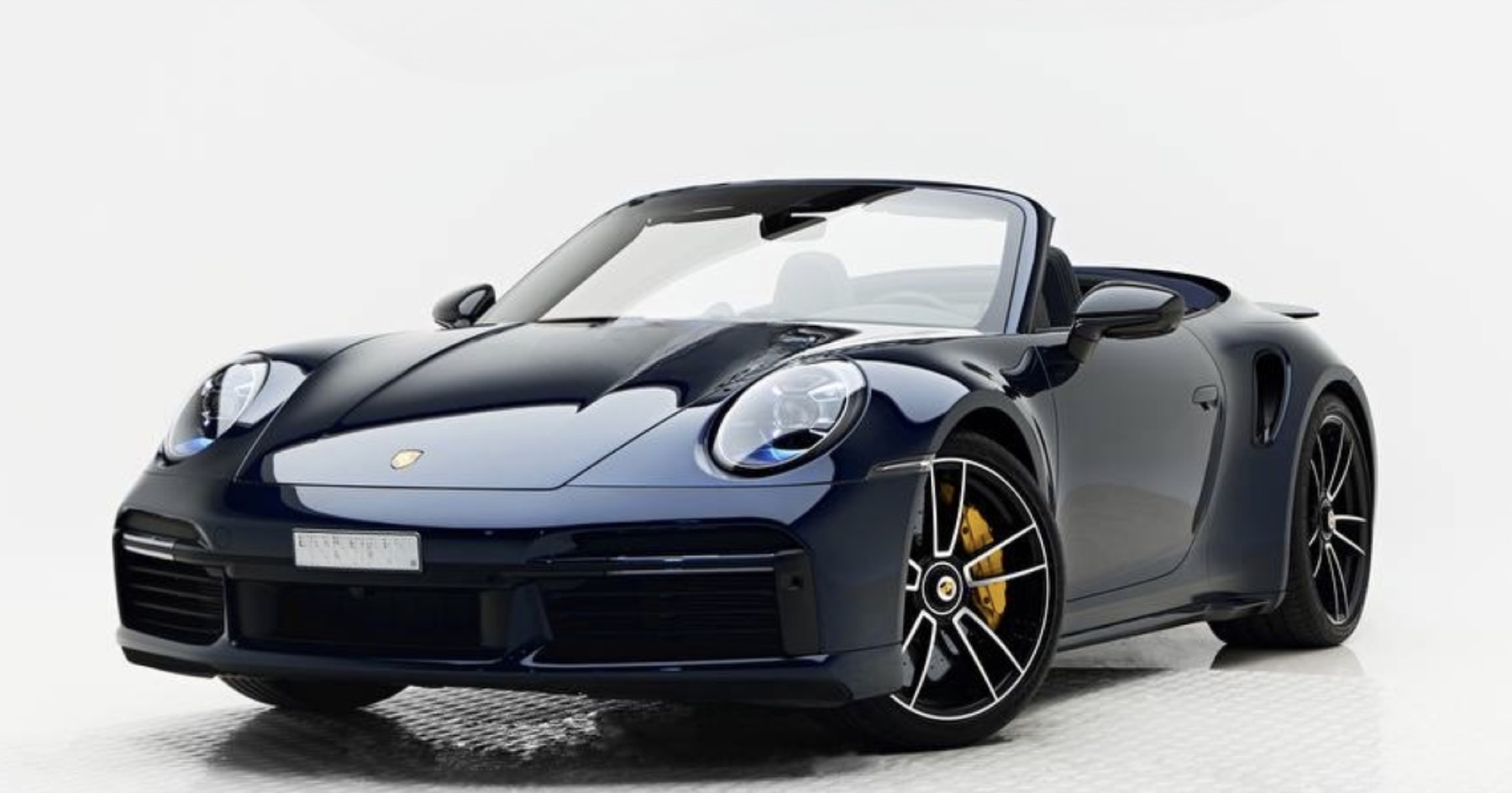 Porsche 911 Turbo S Spyder main view