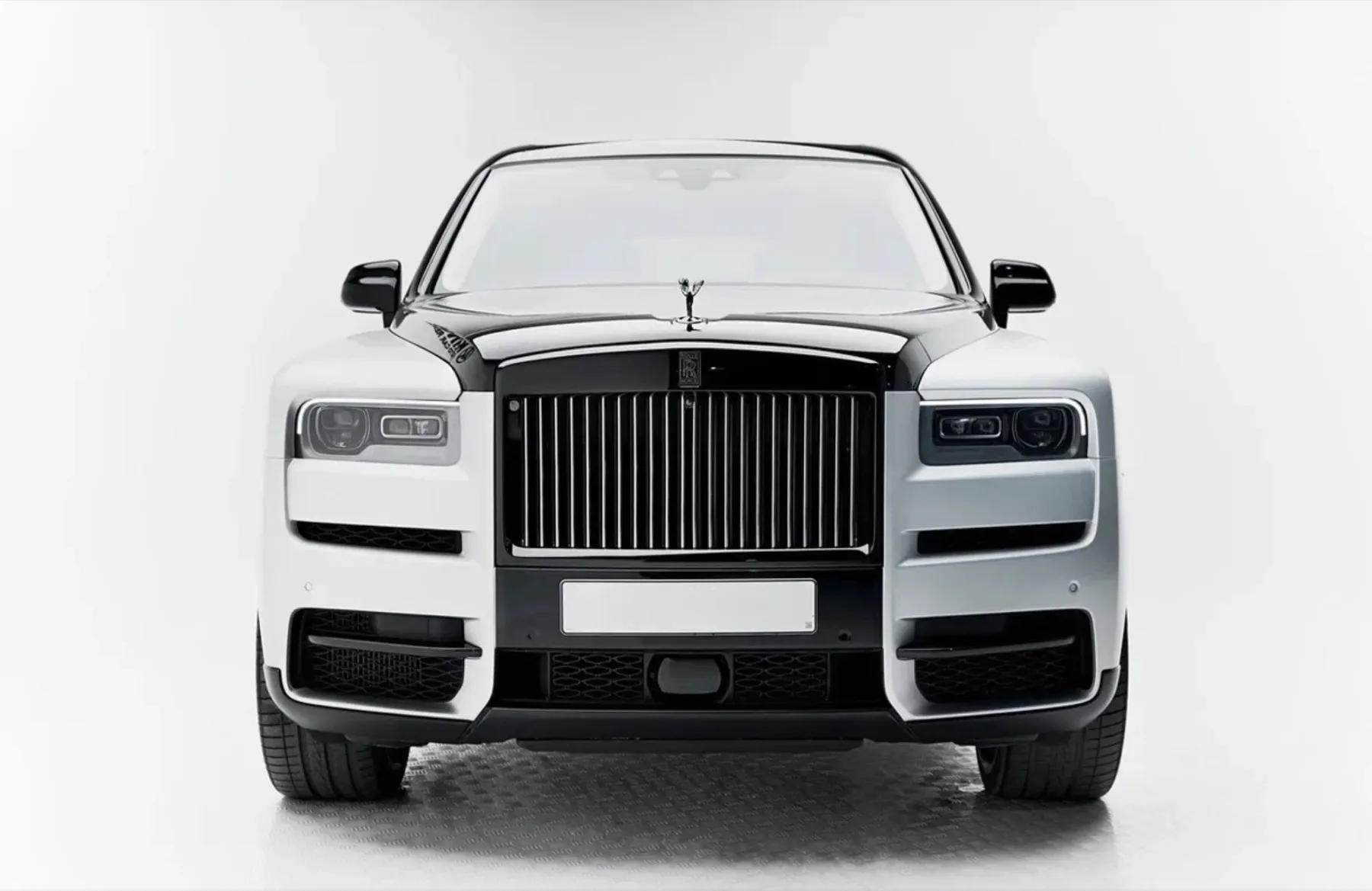 Rolls-Royce Cullinan front view