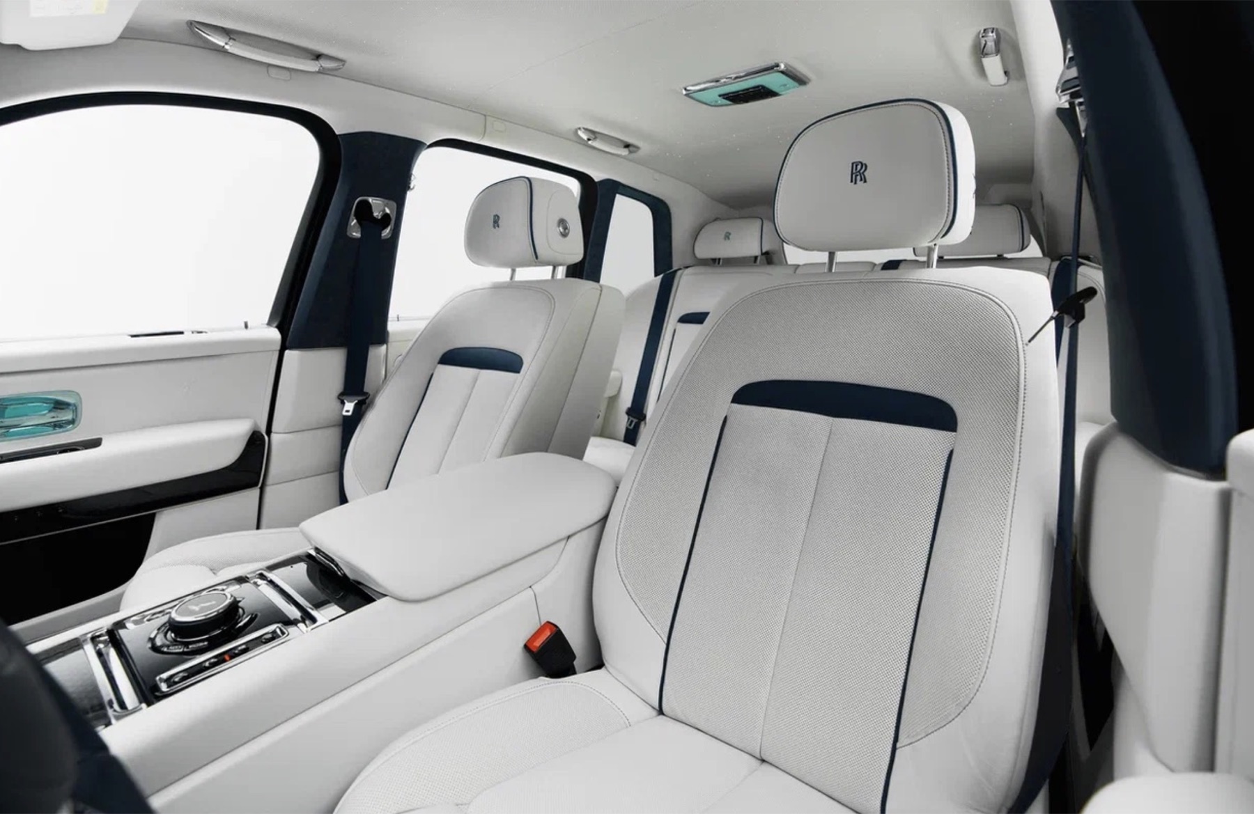 Rolls-Royce Cullinan кокпит details