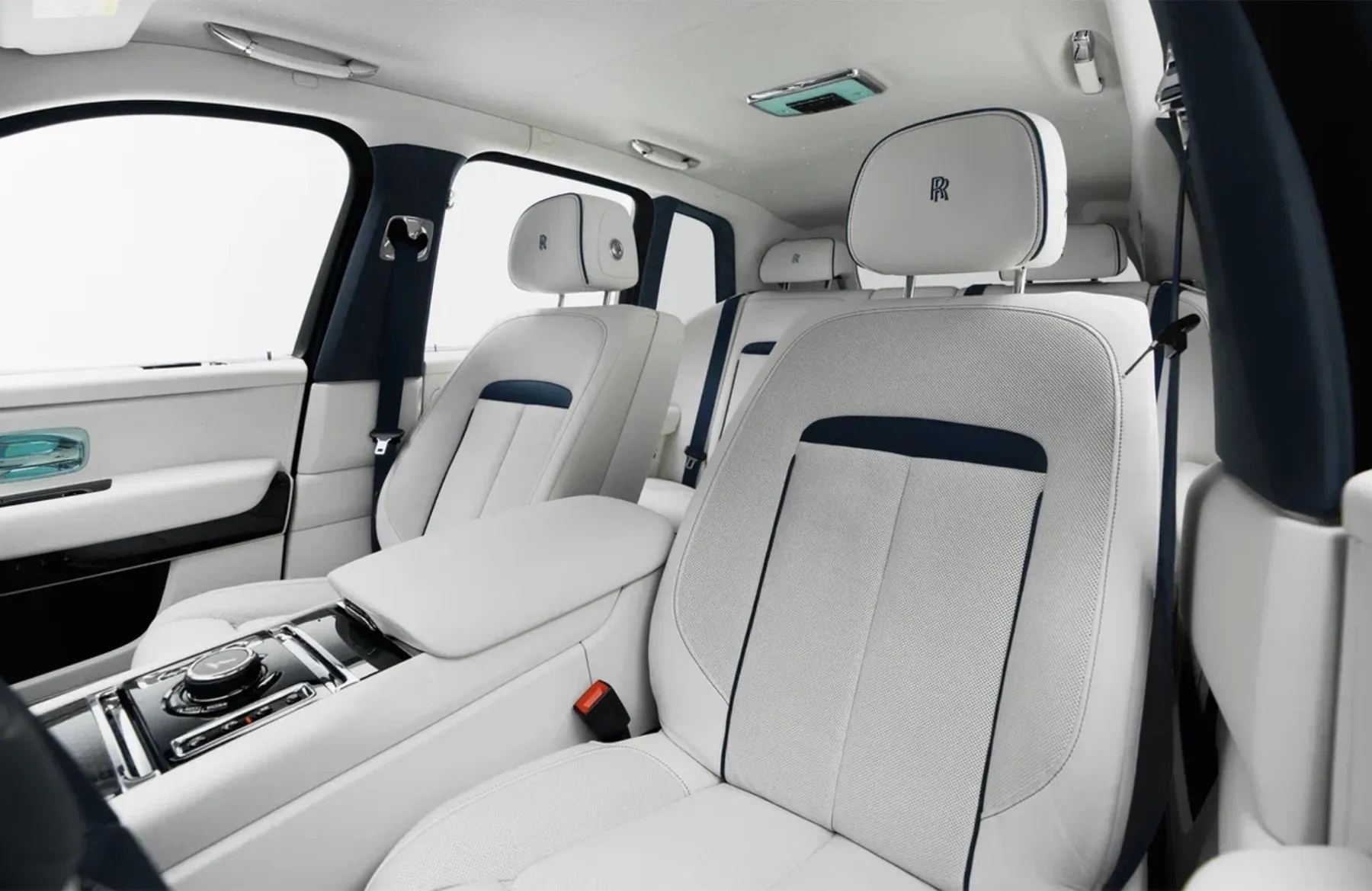 Rolls-Royce Cullinan кокпит details