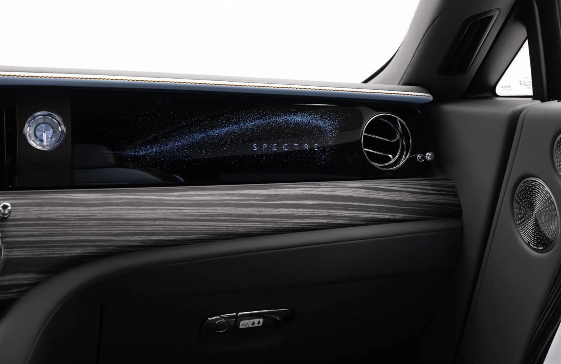 Rolls-Royce Spectre кокпит details