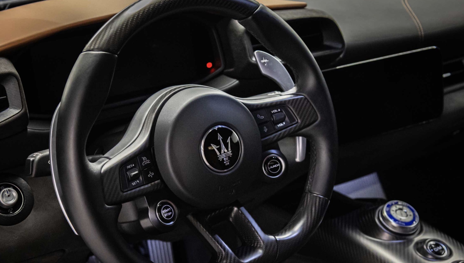 Maserati MC20 steering wheel кокпит