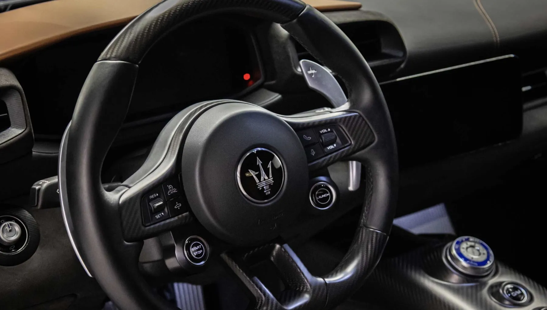Maserati MC20 steering wheel кокпит