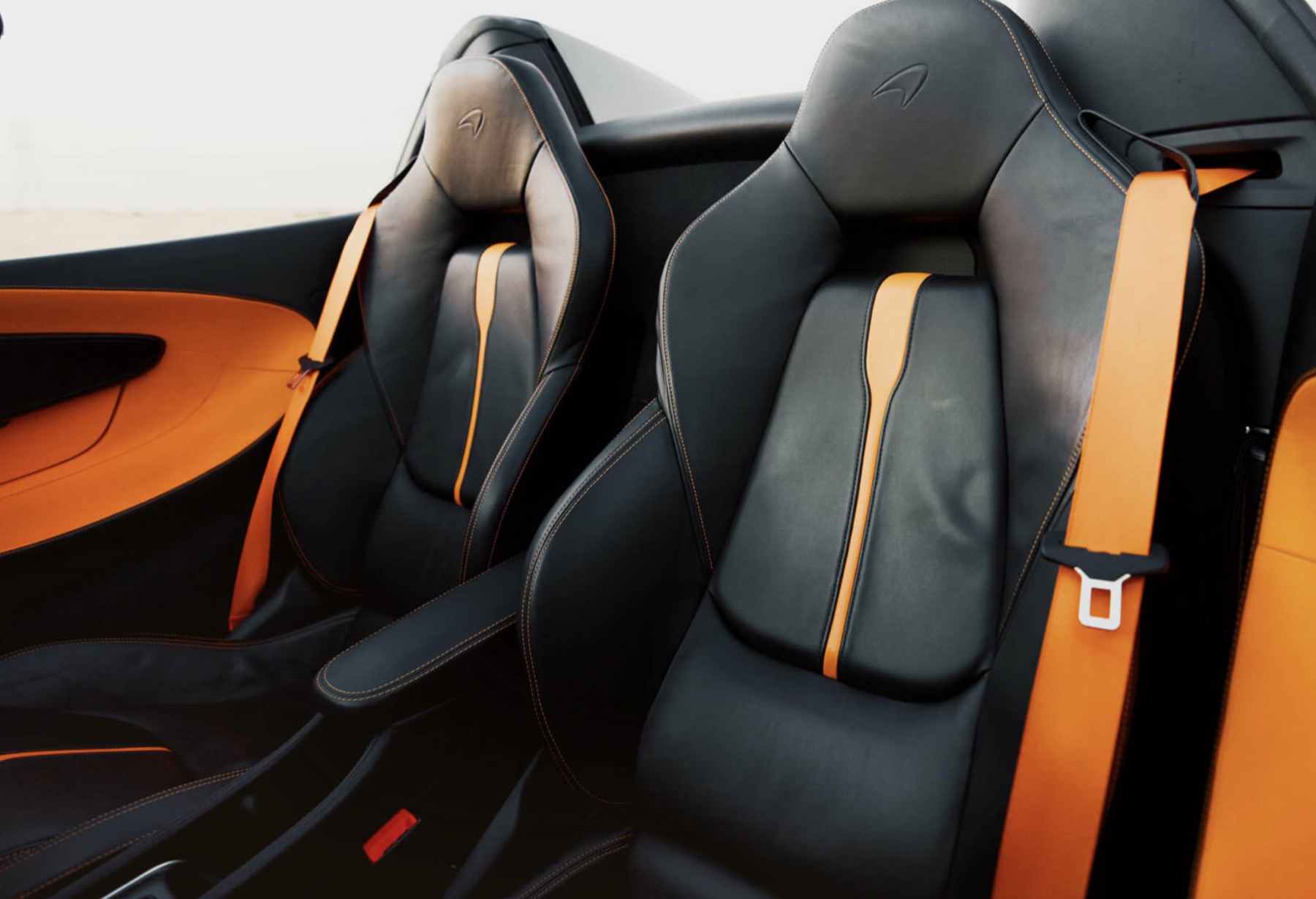 McLaren 570S steering wheel кокпит