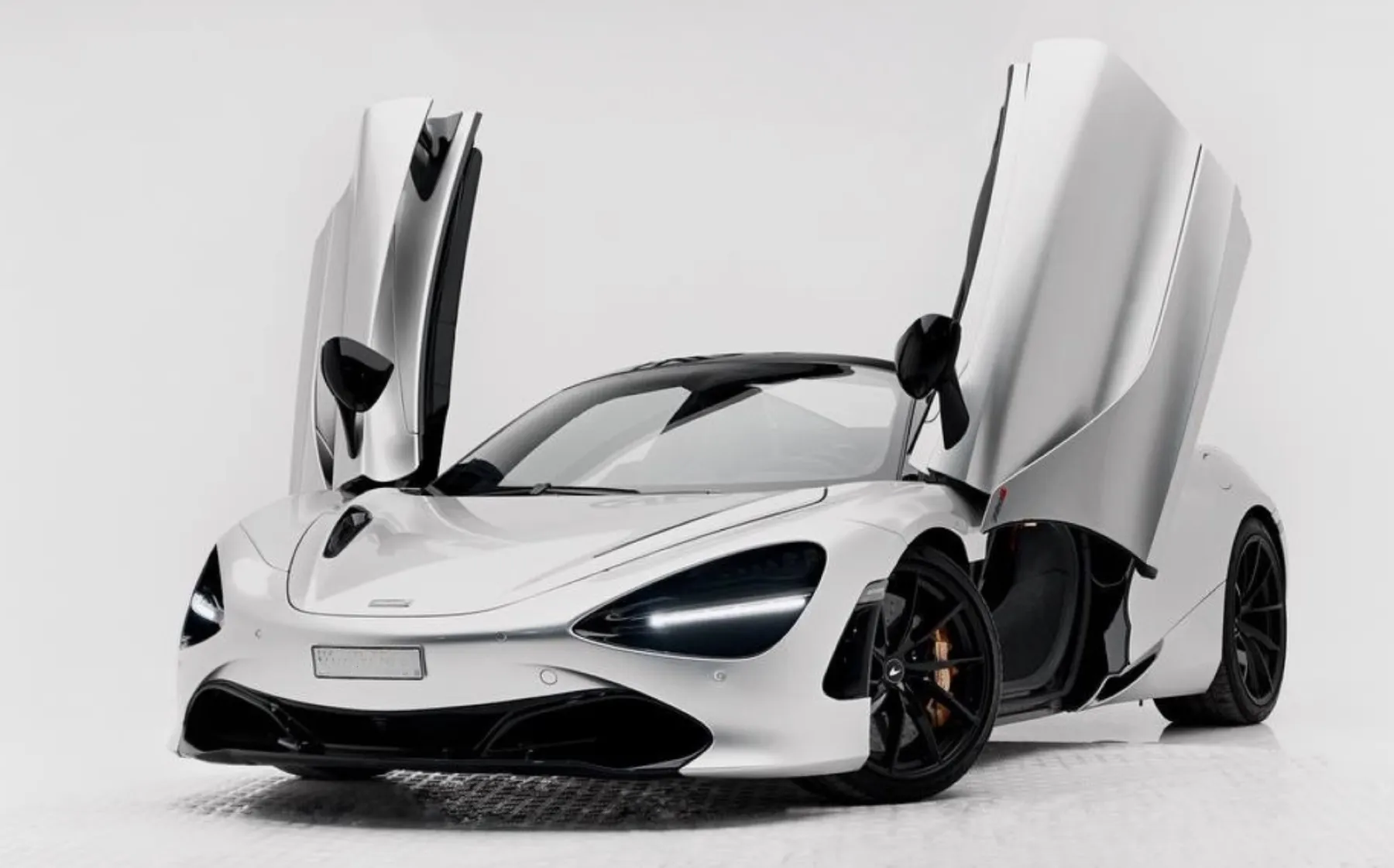 McLaren 720S main view