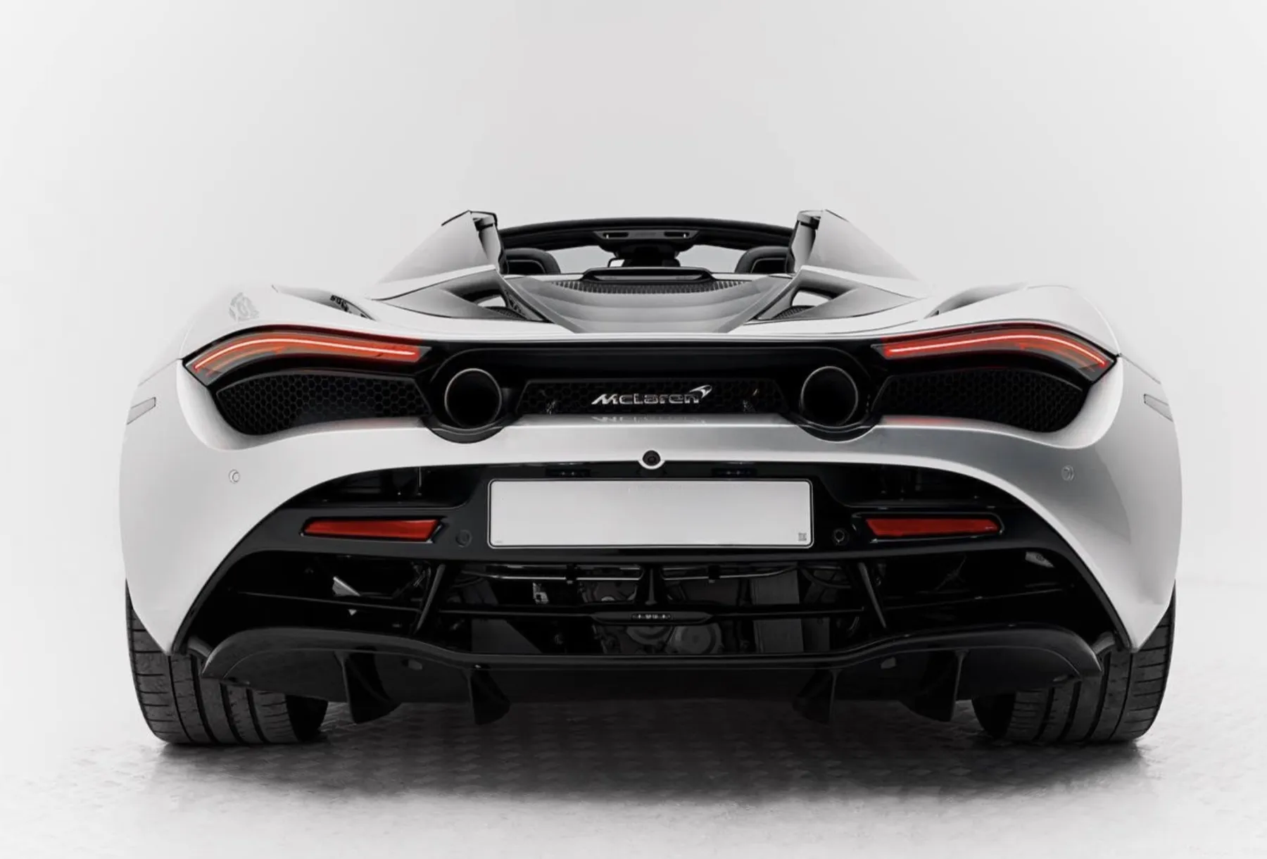 McLaren 720S hood detail