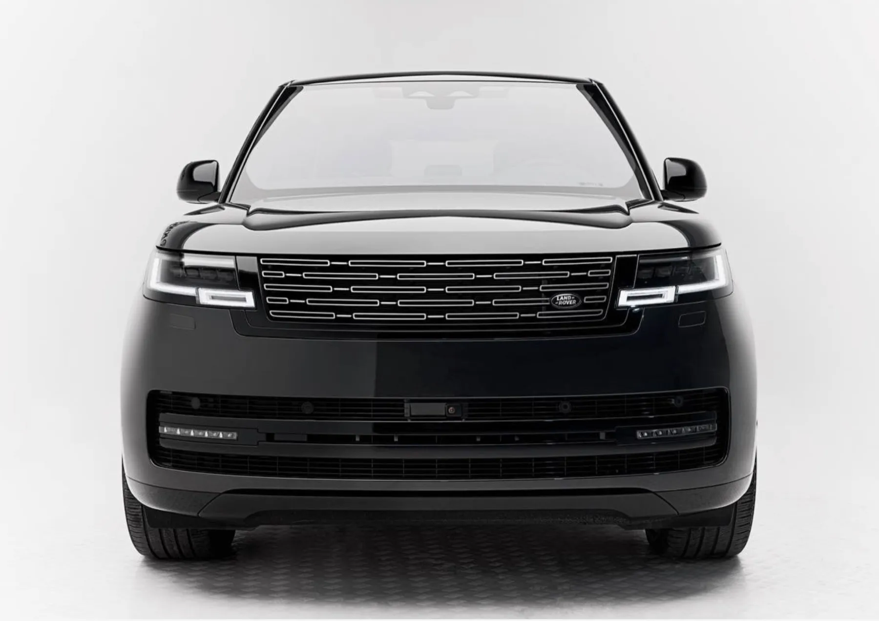 Range Rover Vogue V8 rear view
